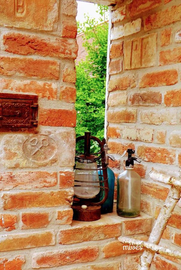 ホテル Mives Vendeghaz Pogány エクステリア 写真
